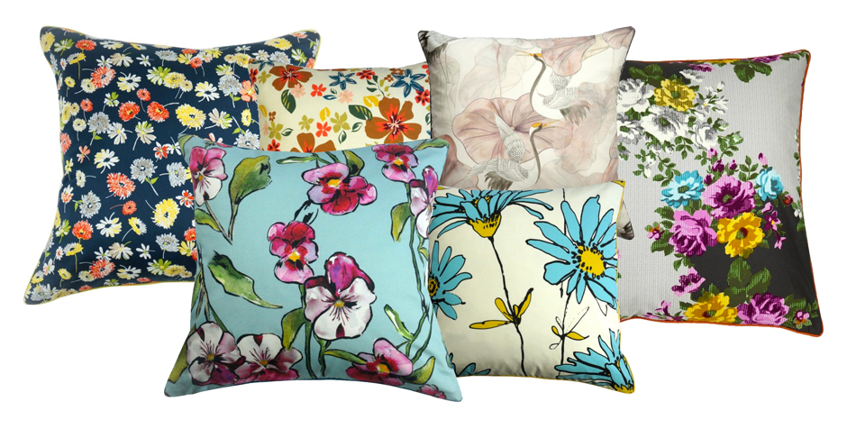 Coussins fleuris à retrouver par ici