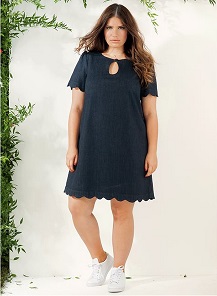 Robe en jean avec sa petite goute en fantaisie