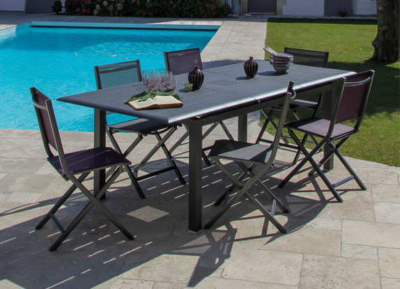 Une belle table et de belles chaises pour votre jardin Une belle table et de belles chaises pour votre jardin