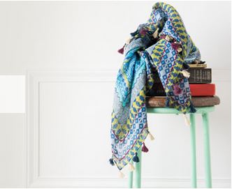 Etoles, foulards... tout ce qu'il faut pour compléter votre look ! Etoles, foulards... tout ce qu'il faut pour compléter votre look !